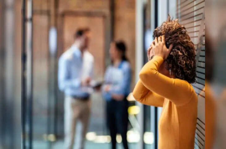 ये तो हद है! 4 मिनट पहले लॉग आउट करने पर HR ने कही ऐसी बात..सुनकर आपको भी आ जाएगा गुस्सा