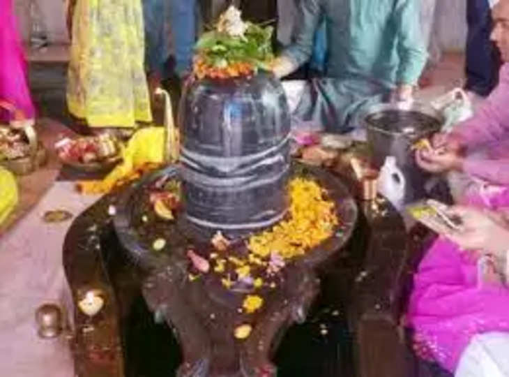Rishikesh सावन के सोमवार पर मंदिरों में उमड़ा आस्था का सैलाब