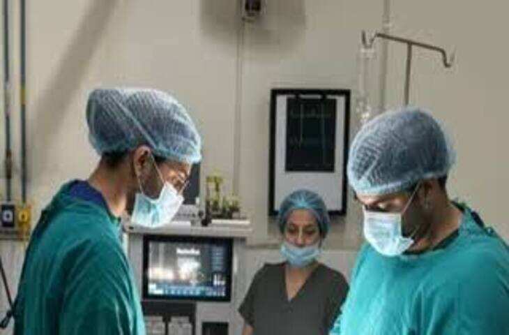 11 साल से बाल खा रही थी लड़की, पेट दर्द के बाद जांच में सामने आई हैरान करने वाली वजह