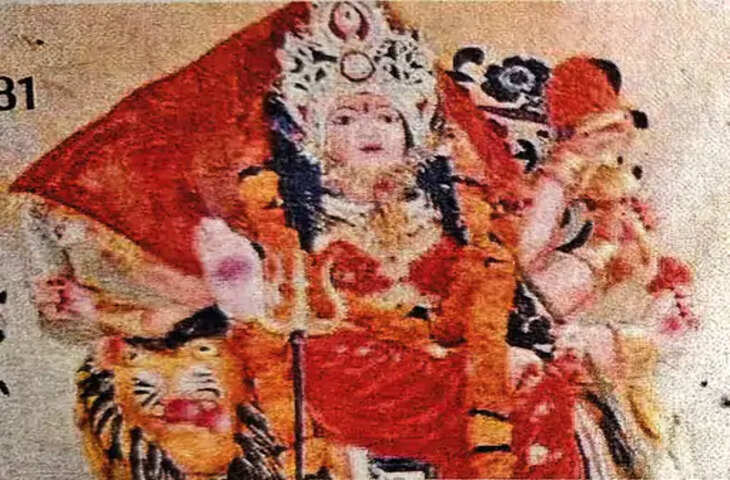1981 में 21 रुपये में खरीदी मां दुर्गा की प्रतिमा, 10 किलोमीटर कंधों पर उठाकर गांव लाए थे चार युवा