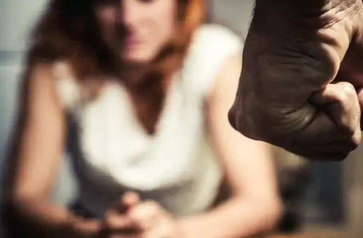 कानपुर IIT में प्रोफेसर पति पर गंभीर आरोप: असिस्टेंट प्रोफेसर पत्नी ने दर्ज कराई मारपीट और उत्पीड़न की FIR