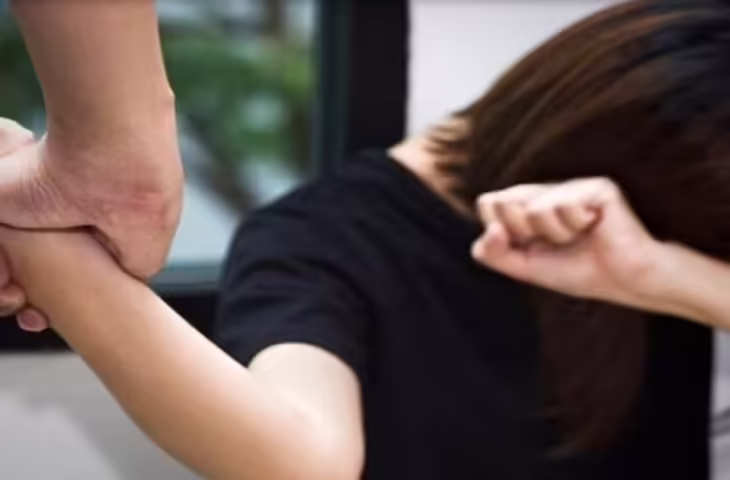 देहरादून में नौवीं की छात्राओं ने बाल आयोग में शिक्षक के खिलाफ अश्लील हरकतों की शिकायत दर्ज कराई