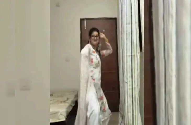 'Sheesha' गाने पर लड़की ने लगाए जबरदस्त ठुमके, सफेद सूट में डांस देख लोग हुए दीवाने
