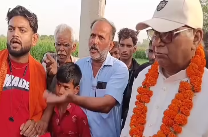 चक रोड की चौड़ाई बढ़ाने पर ग्रामीणों का विरोध, निर्माण कार्य अटका; विधायक ने अधिकारियों को समाधान के निर्देश दिए