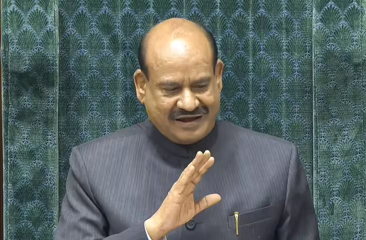स्पीकर Om Birla का सादगी भरा अंदाज, भंडारे में जमीन पर बैठकर किया भोजन, वीडियो वायरल