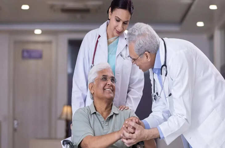 Government Schemes for Senior Citizens: बुजुर्गों को मुफ्त इलाज, पेंशन और आर्थिक सुरक्षा देने वाली 4 सरकारी योजनाएं, जानिए कैसे मिलेगा लाभ​​​​​​​