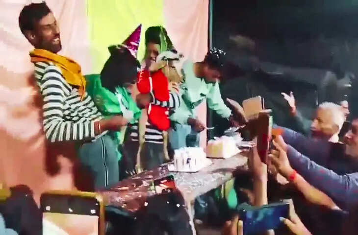 बकरियों के जन्मदिन पर पूरे गांव ने उड़ाई दावत, सोशल मीडिया पर वीडियो वायरल