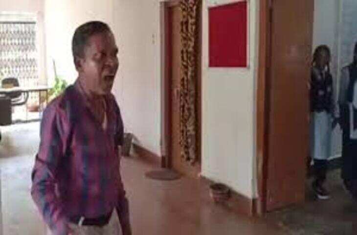 छात्राओं के सामने शराब के नशे में टीचर का हंगामा, गाली-गलौज करते हुए बोला- मुझे ईश्वर ने दिया है बोलने का अधिकार