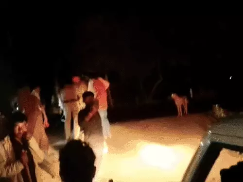 बंदूक तानी, थप्पड़ मारे, फिर भी डकैतों से पोती को छुड़ा लाई दादी: 14 राउंड फायरिंग के बीच 10 मिनट तक किया मुकाबला, 3 घायल