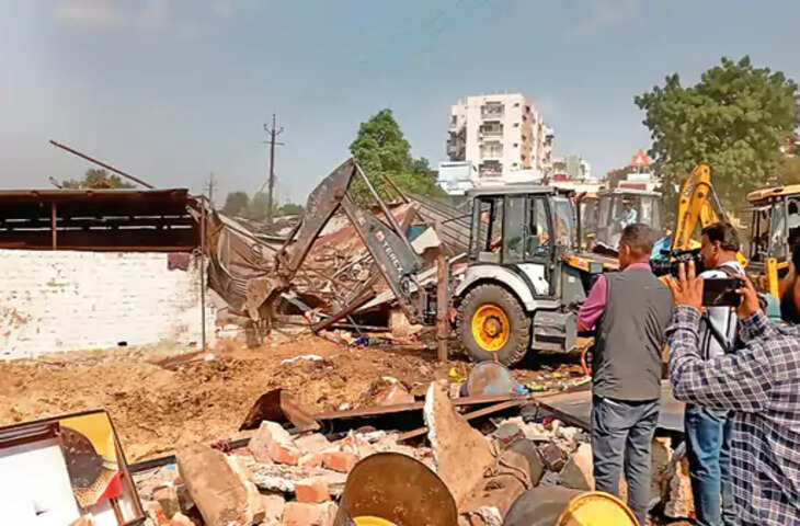 डेयरी की आड़ में गोकशी का आरोप, कोलार में कार्रवाई: कटे अंग और हड्डियां पीसने वाला ग्राइंडर जब्त