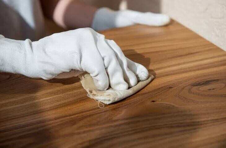 Wooden Table Care: बिना पॉलिश कराए पुरानी लकड़ी की मेज को ऐसे दें नई जैसी चमक