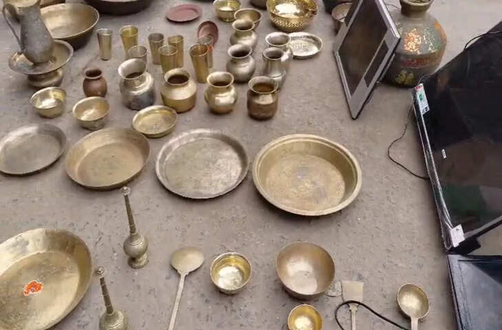 वैशाली में खुद चोर बनी पुलिस, छापेमारी में गायब कर दिए लाखों के गहने; SP ने थानाध्यक्ष और दारोगा को किया सस्पेंड