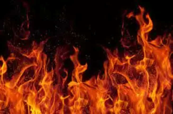 Gaziabad सेनेट्री शोरूम में आग से अफरातफरी