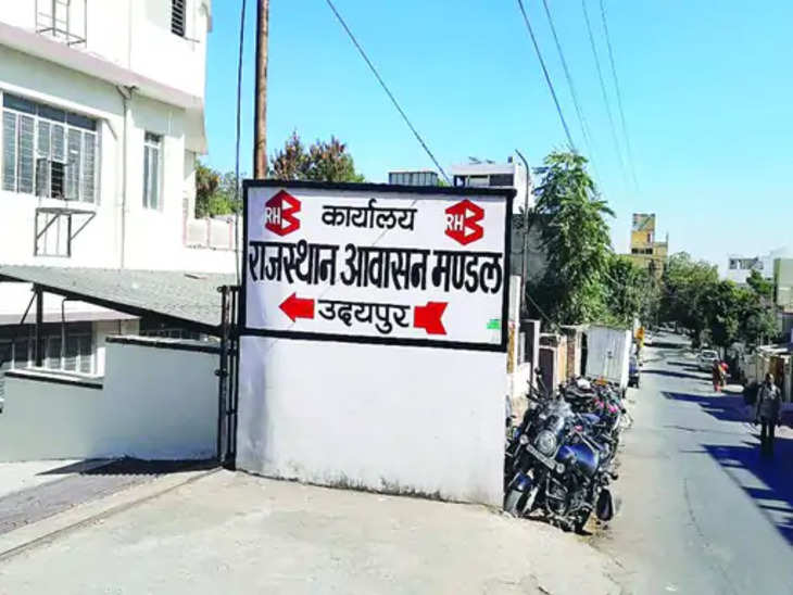 Udaipur हाउसिंग बोर्ड में नियमों की अनदेखी: एक प्लॉट दो को दे दिया
