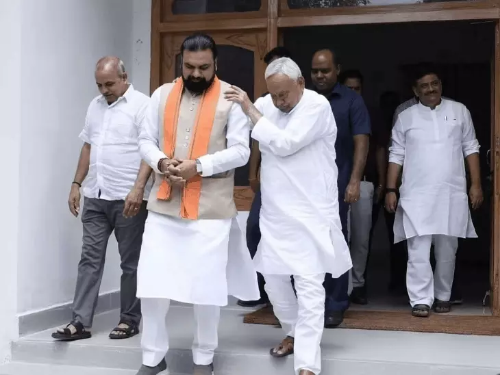 CM सम्राट चौधरी ने नीतीश कुमार से की मुलाकात, 30 मिनट चली बैठक; 15 अगस्त की घोषणाओं पर चर्चा