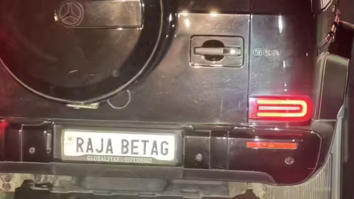गुड़गांव में मर्सिडीज जी-क्लास गाड़ी पर ‘RAJA BETA G’ नंबर प्लेट, सोशल मीडिया पर वायरल फोटो