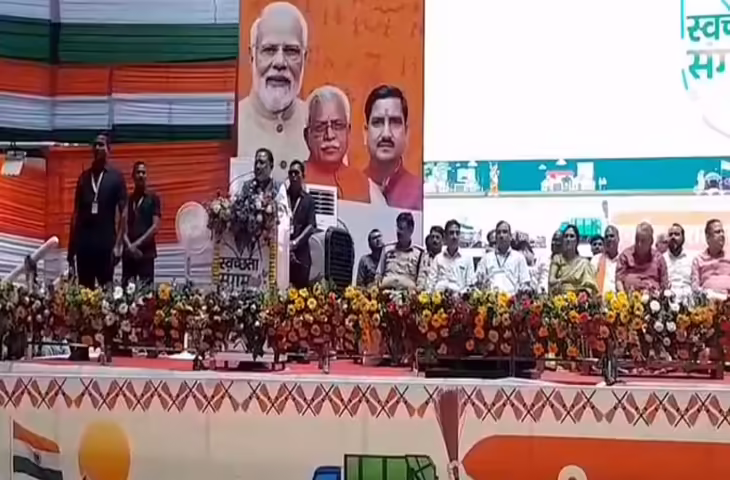 बिलासपुर में स्वच्छता संगम 2025 कार्यक्रम में CM विष्णुदेव साय ने स्वच्छता सिपाहियों को किया सम्मानित