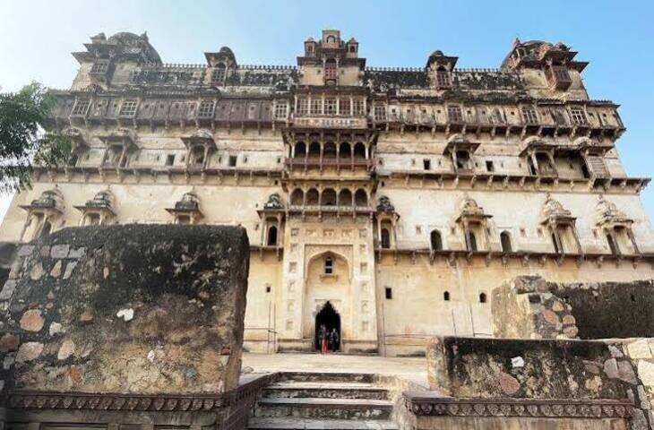 Heritage Story: 400 साल पुराना दतिया का सतखंडा महल, जहां मेहमान के लिए बना महल हमेशा रहा वीरान