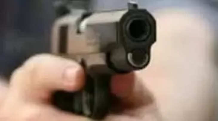 Chapra छपरा लूट के दौरान युवक को मारी गोली बाइक व बैग छीनने के विरोध में अपराधियों ने मारी गोली