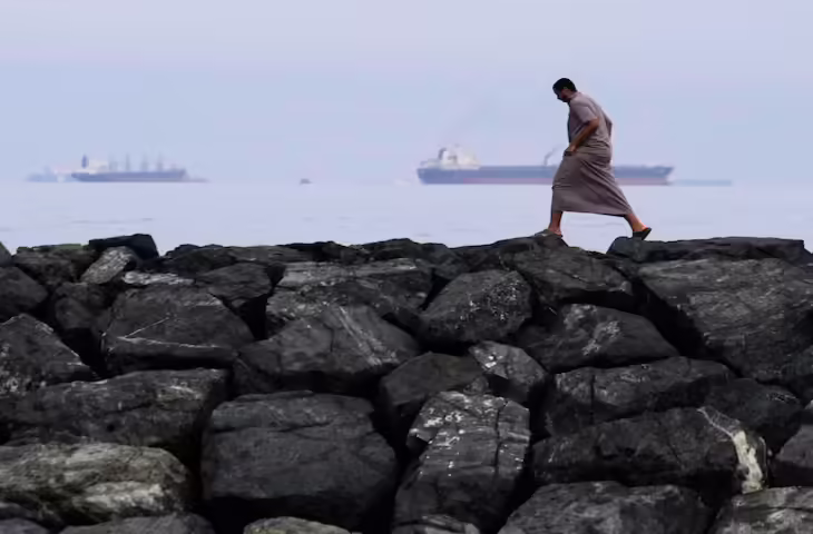 ईरान ने भारत से जब्त तीन टैंकर छोड़ने की मांग की, वीडियो में देंखे होर्मुज स्ट्रेट में सुरक्षित मार्ग पर भी चर्चा