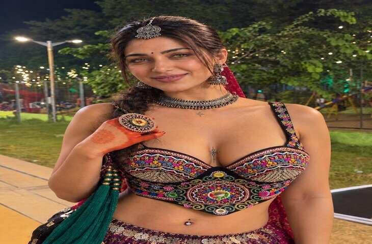 Viral Video: डांडिया डांस के दौरान महिला के अंदाज पर छिड़ी बहस, सोशल मीडिया पर लोगों ने दी प्रतिक्रिया