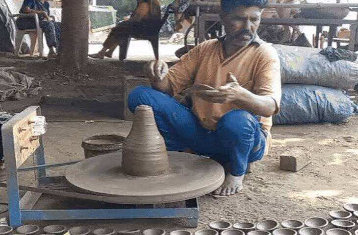 मिट्टी से बन रही बिजली! वैज्ञानिकों ने खोजी अनोखी तकनीक, बैक्टीरिया पैदा कर रहे हैं करंट