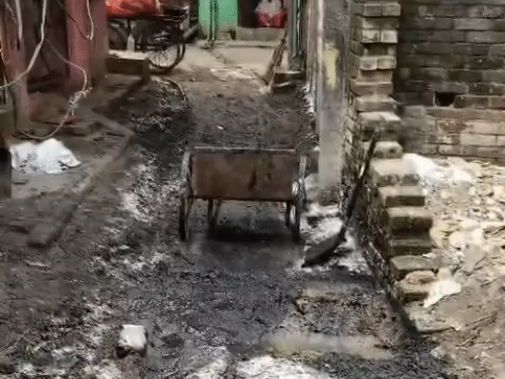 छात्रा की मौत के बाद टूटी अफसरों की नींद, लक्ष्मीपुरवा में 4 महीने से घरों के बाहर भरा सीवर का पानी