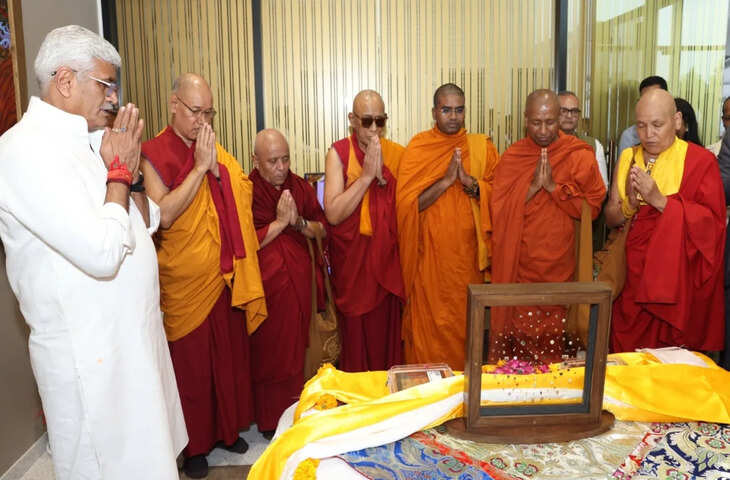 127 साल पुराना इंतजार खत्म! भगवान बुद्ध की पवित्र अस्थियां लौटीं&nbsp;भारत, गजेन्द्र सिंह शेखावत ने बताया कैसे बची नीलामी से ?