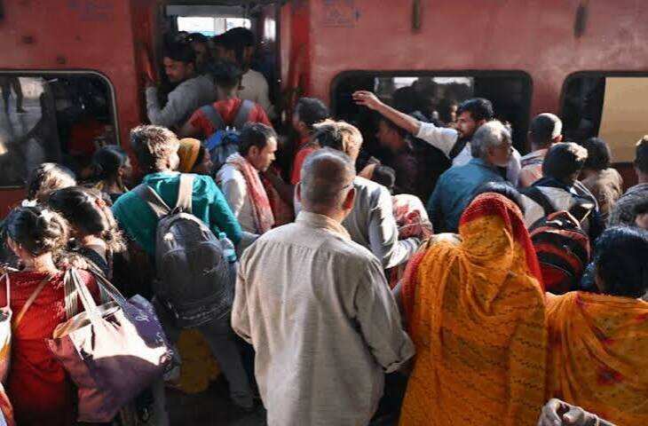 दिवाली-छठ पर जयपुर से यूपी-बिहार जाने वाली ट्रेनों में सीटों का संकट, वीडियो में जाने 100 से ज्यादा वेटिंग; स्पेशल ट्रेनें भी कम पड़ रहीं