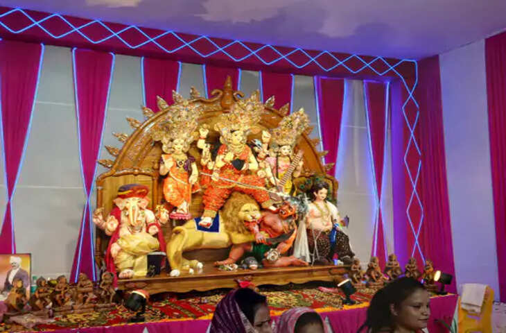 सागर में कंधों पर बैठाकर मां काली को दी जाती है विदाई, 122 साल पुरानी परंपरा आज भी कायम; विसर्जन जुलूस में सबसे आगे चलती है मशाल