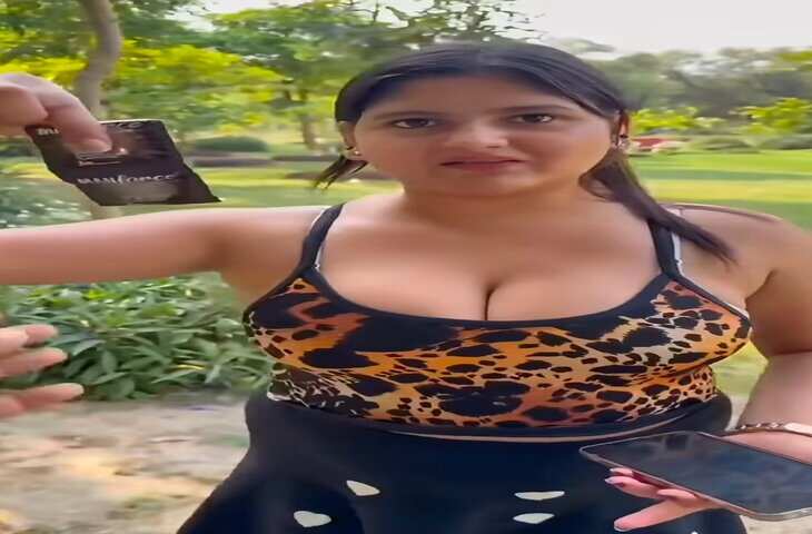 Viral Video: पार्क में Instagram Reel बना रहीं छात्राओं के साथ प्रैंक, गिफ्ट के नाम पर निकला कंडोम; लड़की ने लगाई फटकार
