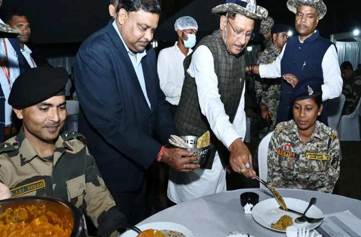 बस्तर को विकास की गति मिलने लगी&hellip; CM ने जवानों का हौसला बढ़ाया, साथ में किया रात्रि भोज