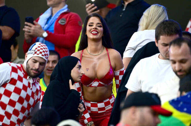 'असली शो तो स्टैंड्स में है....'&nbsp;FIFA World Cup के इन हॉट वीडियोज़ ने सोशल मीडिया पर मचाई धूम, यहाँ डाले एक नजर&nbsp;