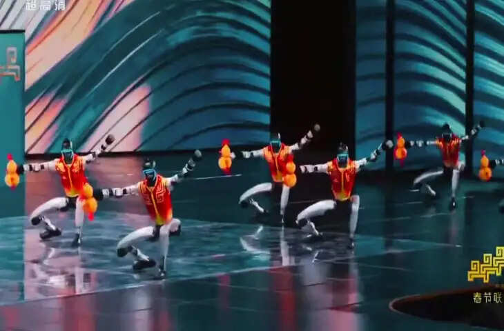 चीन के झेजियांग में &lsquo;लोहे के सितारों&rsquo; का जलवा, यीवू गाला में रोबोट्स ने मचाया धमाल