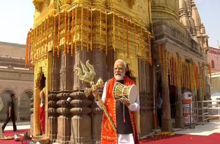 काशी में पीएम मोदी का भव्य दौरा: बाबा विश्वनाथ के दर्शन, वीडियो में जाने 14 किलोमीटर रोड शो में दिखा उत्साह