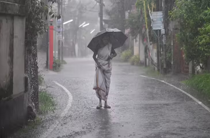 केरल पहुंचा मानसून, अब इन राज्यों की बारी; वीडियो में जाने अगले 7 दिन भारी बारिश का अलर्ट, दिल्ली-NCR में भी बदला मौसम