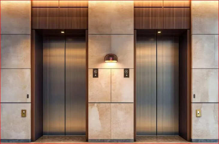 &nbsp;दिल्ली की फैक्ट्री में केबल टूटने से गिरी लिफ्ट, दो मजदूरों की दर्दनाक मौत