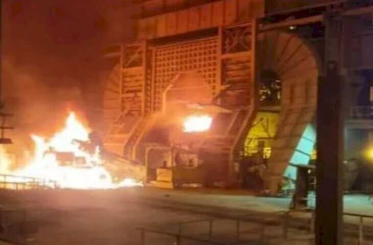 विशाखापट्टनम स्टील प्लांट में दर्दनाक हादसा, एक्सक्लूसिव फुटेज में देंखे 1600&deg;C पिघला लोहा गिरने से 8 मजदूरों की मौत, कई घायल
