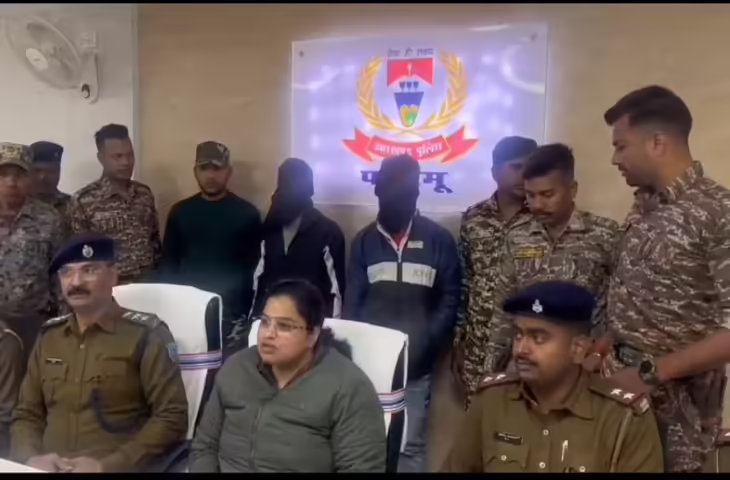 गैंगस्टर प्रिंस खान के रंगदारी नेटवर्क का भंडाफोड़, पलामू में हथियार के साथ दो शूटर गिरफ्तार