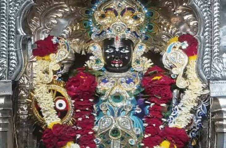 उज्जैन में श्रीकृष्ण जन्माष्टमी पर रात 12 बजे होगी आरती: सांदीपनि आश्रम में सजा फूलों का बंगला, निकलेगा चल समारोह