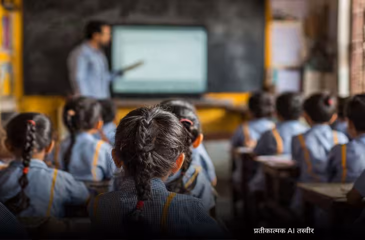 सरकारी स्कूलों का हाल: कहीं बाबू संभाल रहे प्रिंसिपल की कुर्सी, छात्र खुद पढ़ाई के साथ कर रहे सफाई