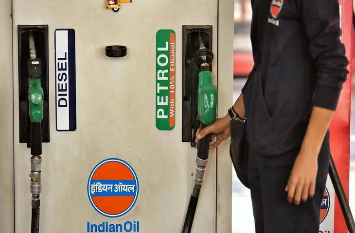 Crude Oil Price Falls: अंतरराष्ट्रीय बाजार में क्रूड हुआ सस्ता, क्या अब कम होंगे पेट्रोल-डीजल के दाम? जानें आज की ताजा कीमतें