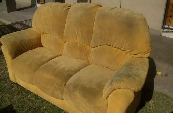 अगर आप भी अपने घर के गंदे सोफे को रखना चाहते हैं साफ,तो जान लें यह खास टिप्स&nbsp;