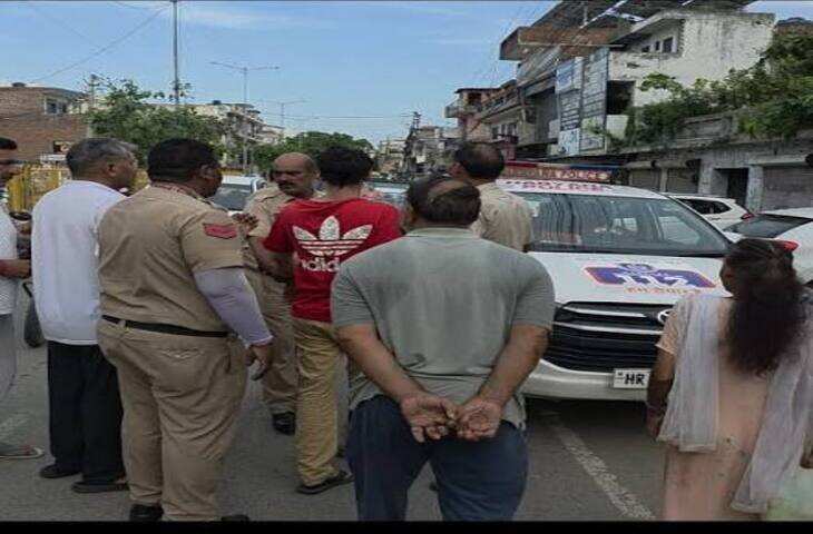रक्षक ही बना भक्षक? पुलिस की कथित पिटाई का VIDEO आया सामने