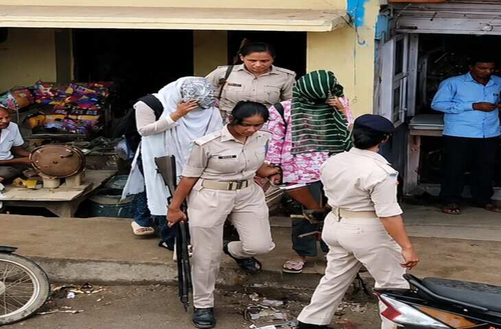 NEET की तैयारी के नाम पर घर से निकलीं छात्राएं, होटल में मिलीं तीन लड़कियां; पुलिस जांच में जुटी