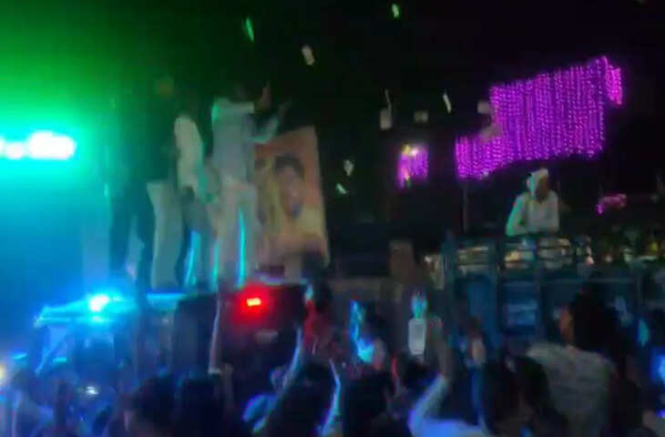 बारात में थार पर सवार युवकों ने उड़ाए नोट, वीडियो वायरल होने के बाद पुलिस ने लिया मामला