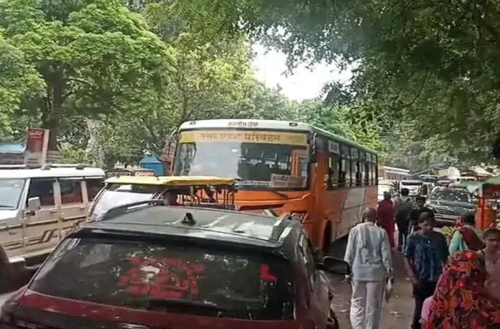 कन्नौज में जाम का संकट गहराया, अतिक्रमण और ऑटो-ई-रिक्शा की मनमानी से जीटी रोड पर लग रहा लंबा जाम