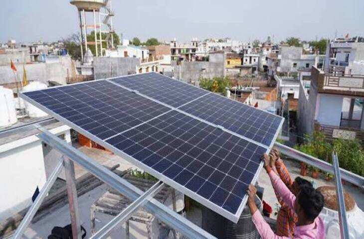 Delhi Free Solar Scheme: 400 यूनिट तक बिजली इस्तेमाल करने वालों की छत पर फ्री लगेगा Solar Panel, 5 साल तक मेंटेनेंस भी मुफ्त