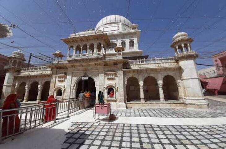 देशनोक करणी माता मंदिर: जहां हजारों चूहे माने जाते हैं काबा, जानिए &lsquo;चूहों वाले मंदिर&rsquo; की अनोखी कहानी