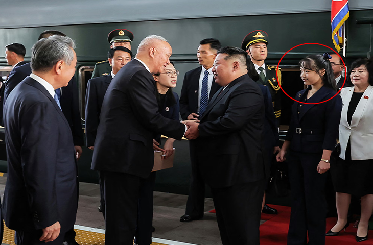 उत्तर कोरिया में किम जोंग उन ने 13 साल की बेटी किम जू ऐ को किया उत्तराधिकारी घोषित, फुटेज में देखें बीजिंग दौरे पर पिता के साथ दिखी थीं